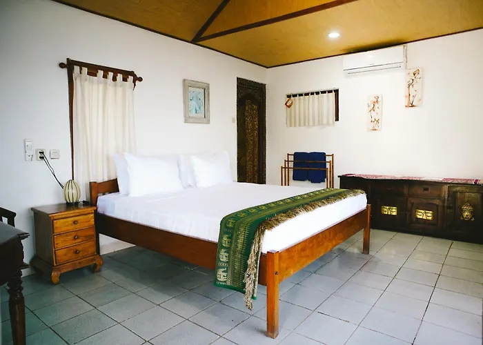 Temple Cafe & Seaside Hotel 2*