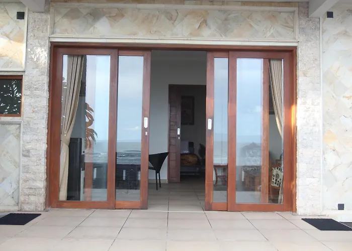 Temple Cafe & Seaside Hotel 2*