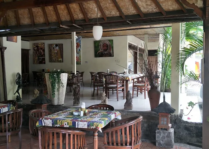 Temple Cafe & Seaside Hotel 2*