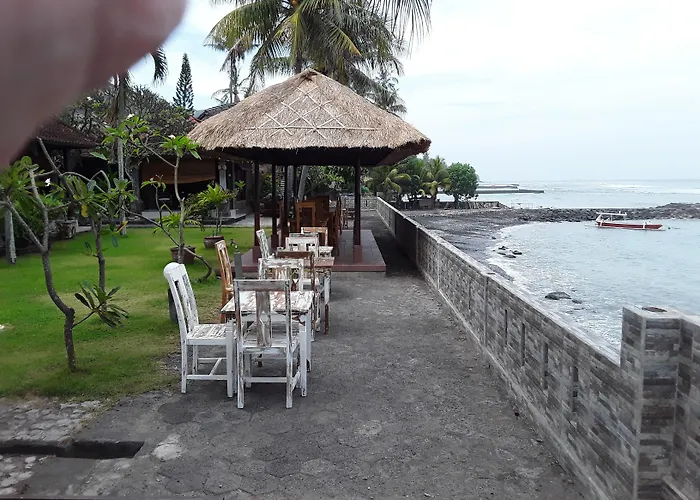 Temple Cafe & Seaside 2*