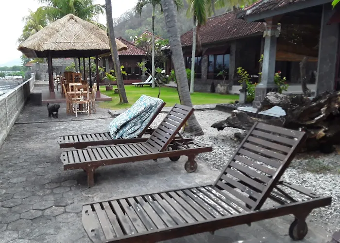 Temple Cafe & Seaside Hotel