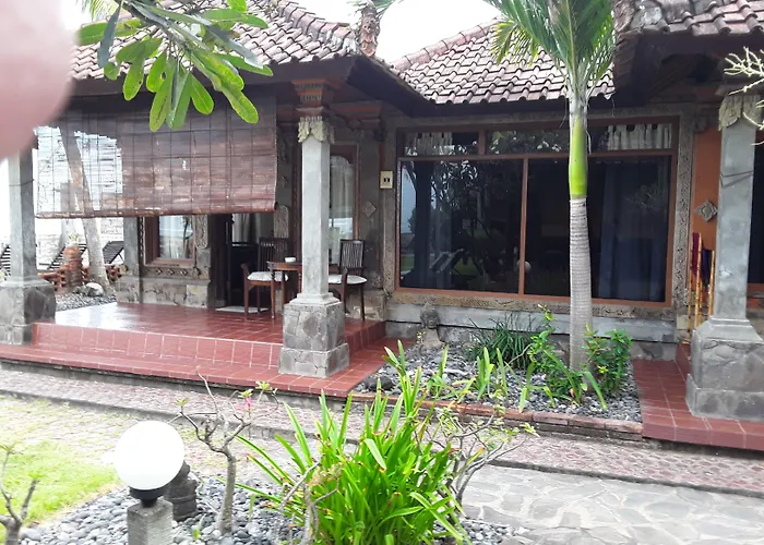 Temple Cafe & Seaside Hotel 2*