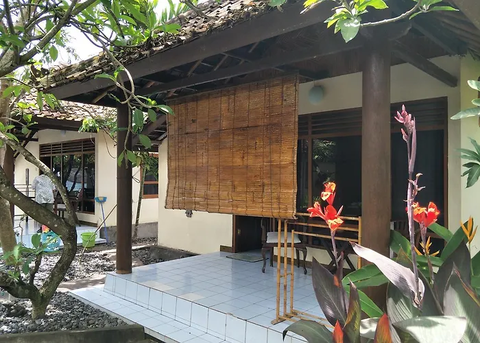 Temple Cafe & Seaside Hotel 2*